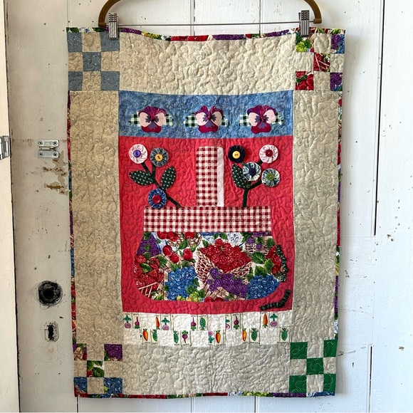 Quilted Wall Hanging Button Flower Basket Design - Picture 1 of 14